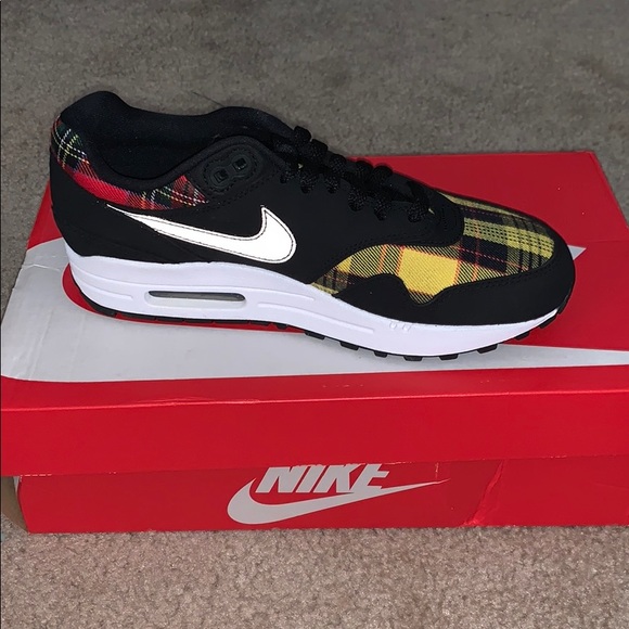 red plaid nike shoes